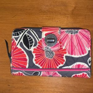 Vera Bradley Turnlock wallet
